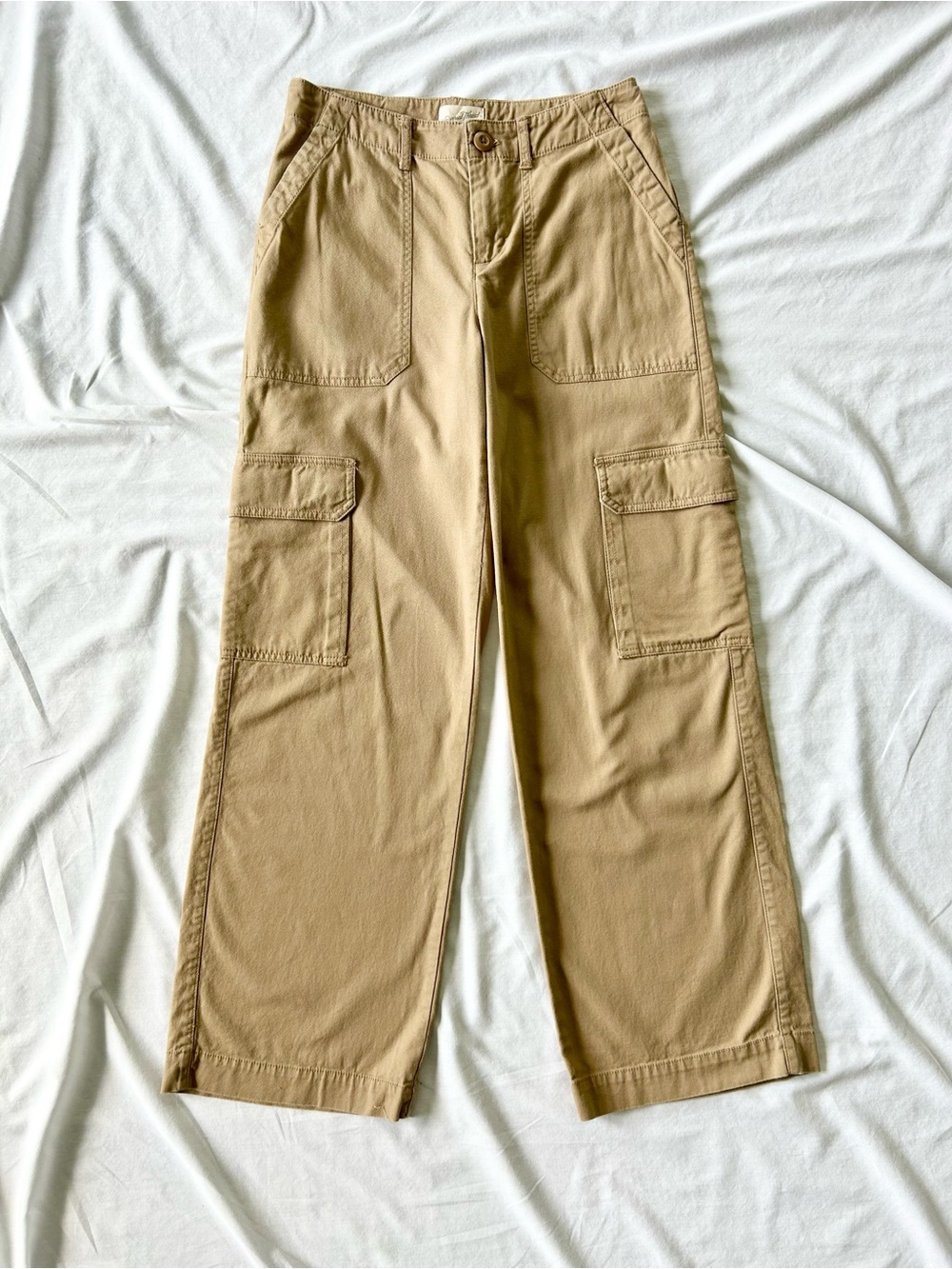 Universal Thread Tan Mid Rise Relaxed Straight Leg Cargo Pants